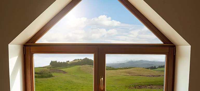 Trapezoid Window Maintenance in Warrington, FL